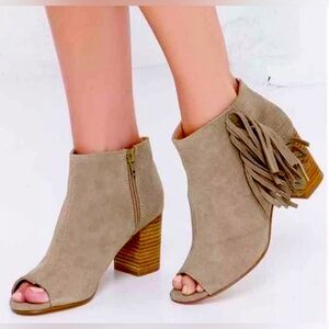 Kensie Erika Tan Suede Fringe Ankle Boots – Size 8